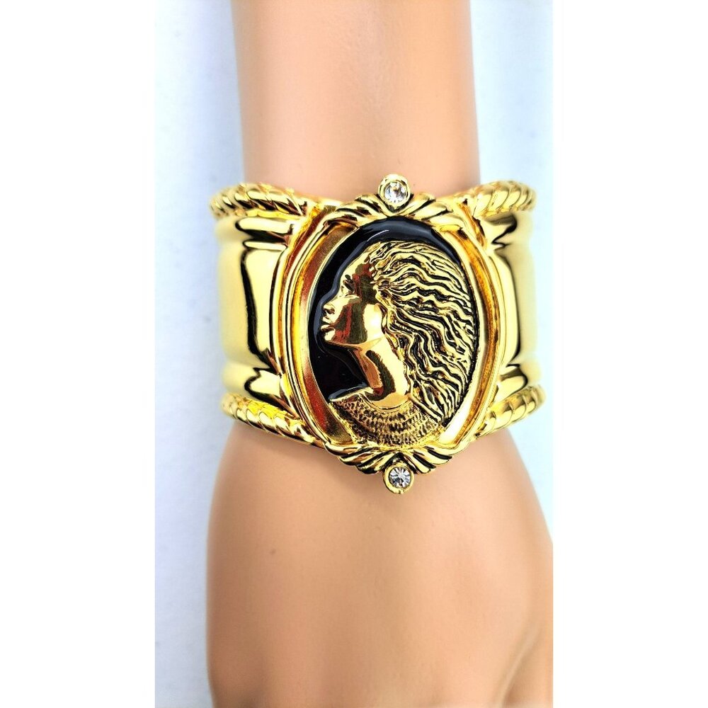 Vintage Coreen Simpson Gold Tone Black Cameo Avon Regal Beauty Cuff Bracelet - Picture 11 of 13